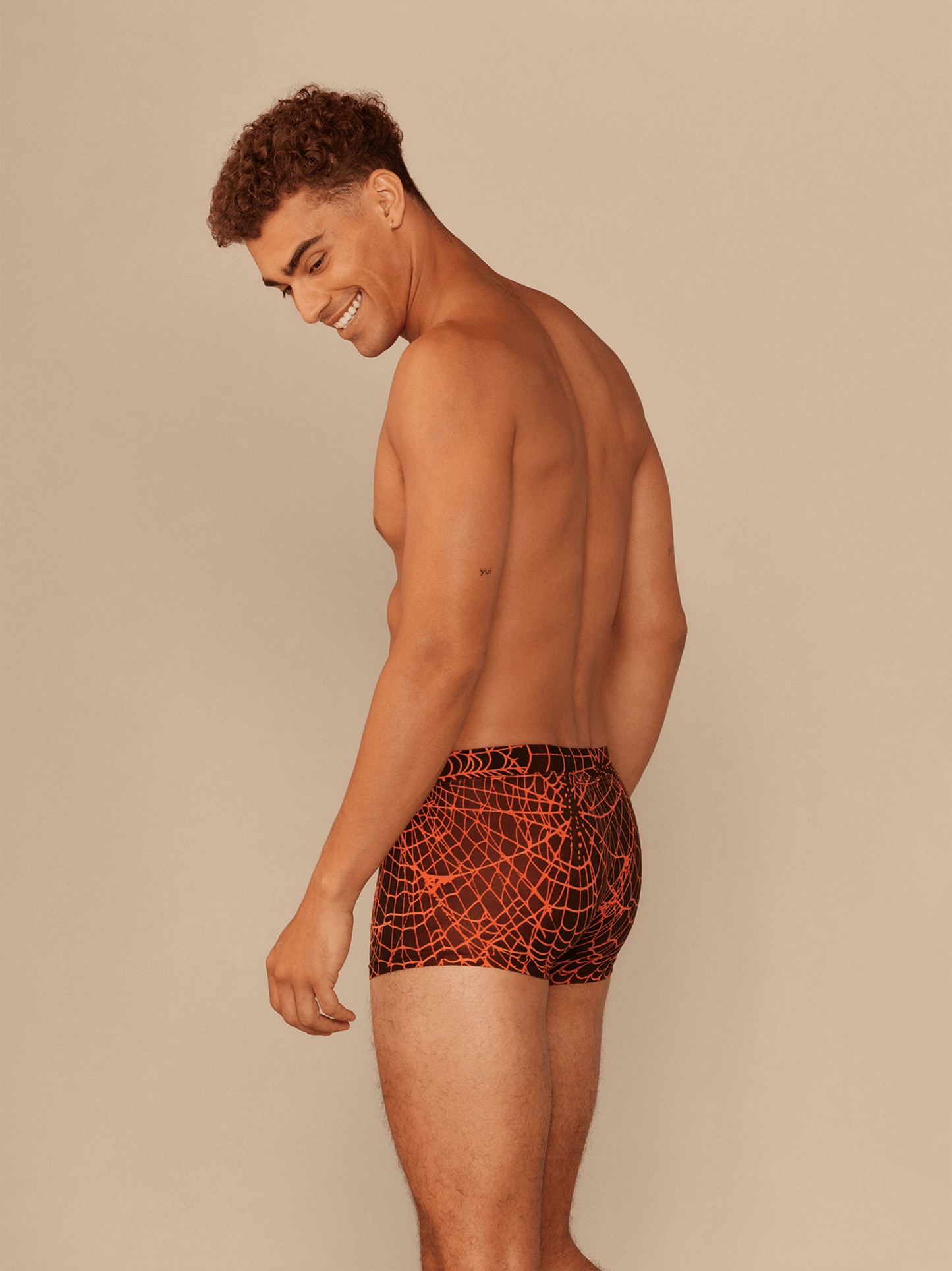 UltraModal™ FeelFree Trunk | Caught in a Web