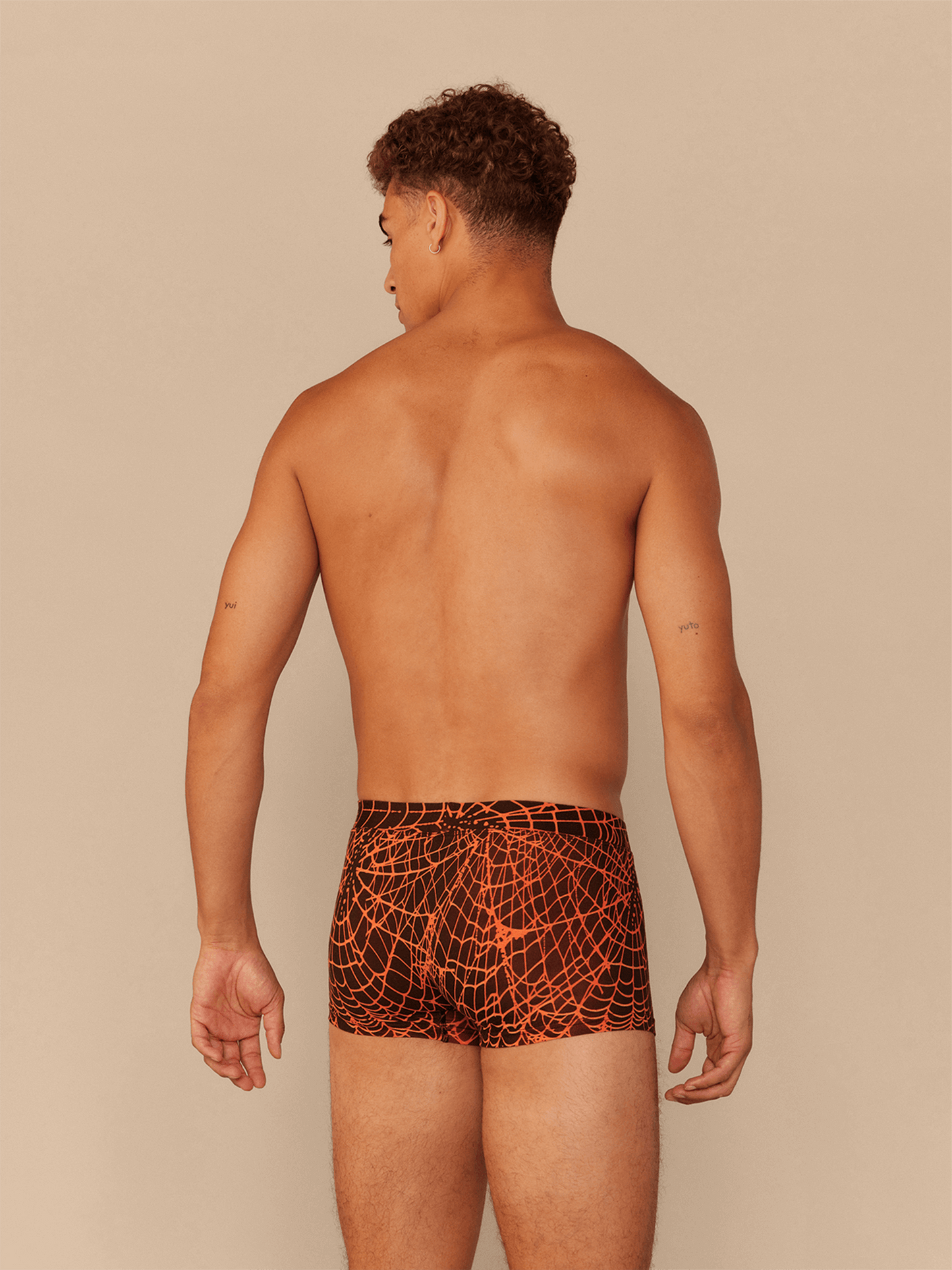 UltraModal™ FeelFree Trunk | Caught in a Web
