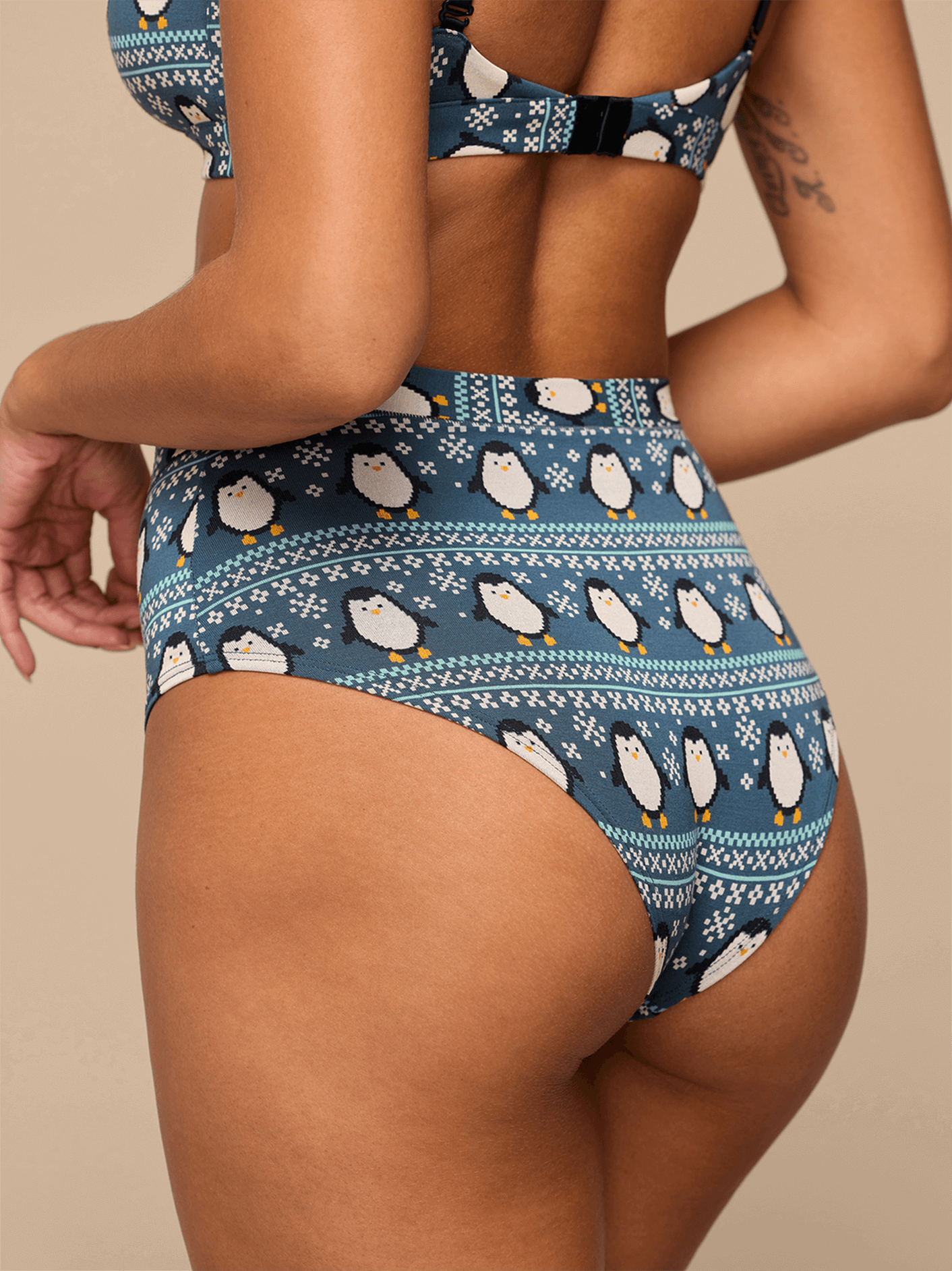 FeelFree High-Waisted Cheeky | Penguin Sweater